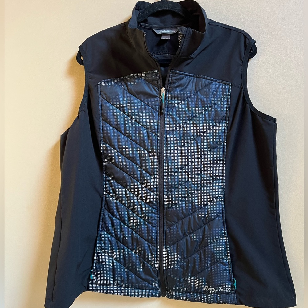 Eddie Bauer Women’s Black/Blue Quilted/Dots Print Vest 2XL .